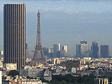 La Tour Montparnasse avec un nouvel éclairage nocturne